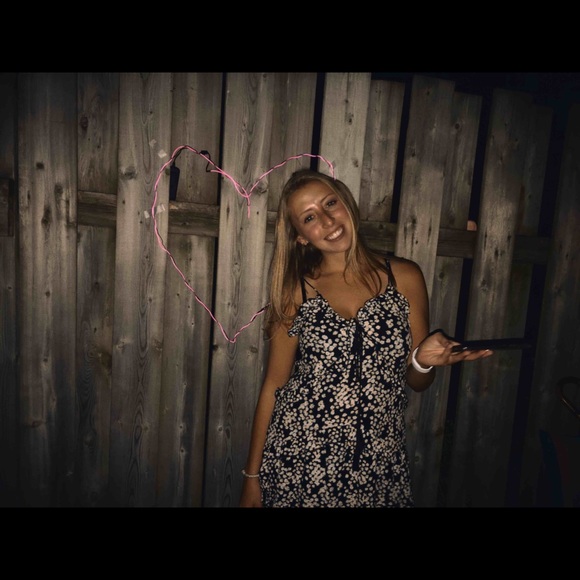 Meet your Posher, Emily - Picture 1 of 1